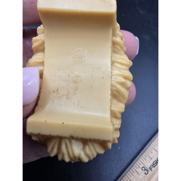 VINTAGE MID CENTURY PLASTIC BABY JESUS IN MANGER FIGURINE HONG KONG ARN PLASTICS - Picture 2 of 5